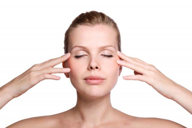6 động tác giúp giảm sụp mí mắt